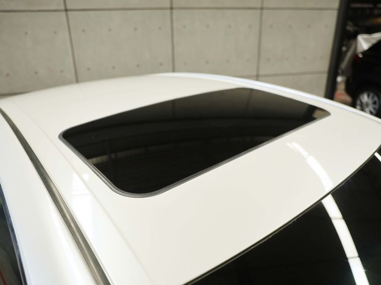 Toyota Camry 2022 2.5 HEV Premium Luxury Sedan ไฮบริด ไม่ติดแก๊ส เกียร์อัตโนมัติ ขาว รูปที่ 4