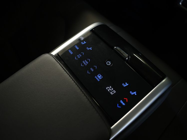Toyota Camry 2022 2.5 HEV Premium Luxury Sedan ไฮบริด ไม่ติดแก๊ส เกียร์อัตโนมัติ ขาว รูปที่ 3