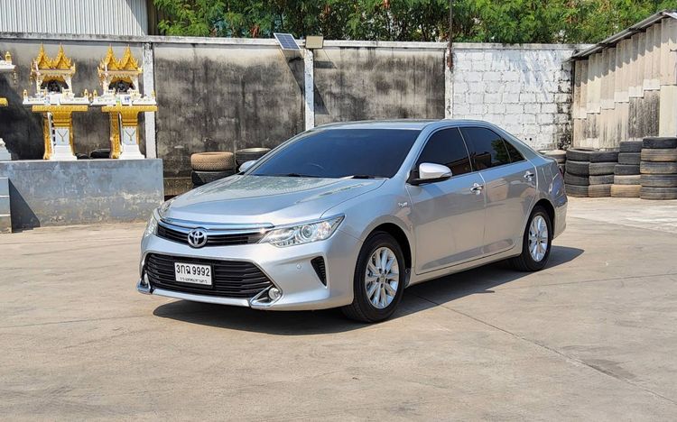 รถ Toyota Camry 2.0 G สี บรอนซ์เงิน