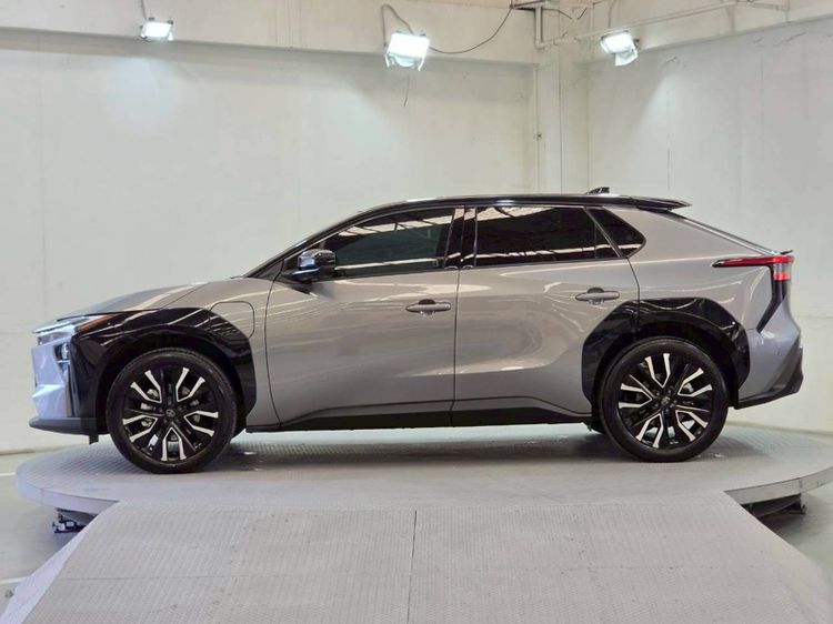 Toyota bZ4X-EV 2025 AWD Sedan ไฟฟ้า ไม่ติดแก๊ส เกียร์อัตโนมัติ เทา รูปที่ 2