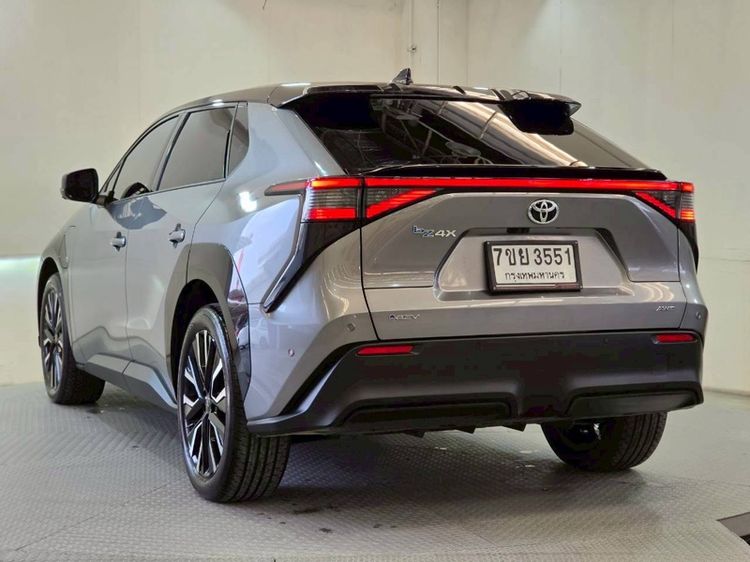 Toyota bZ4X-EV 2025 AWD Sedan ไฟฟ้า ไม่ติดแก๊ส เกียร์อัตโนมัติ เทา รูปที่ 4