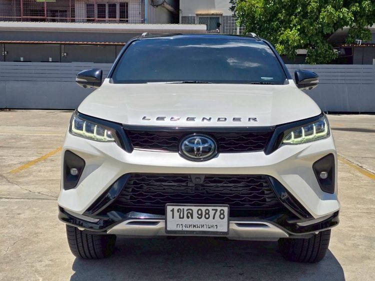 รถ Toyota Fortuner 2.4 Legender สี ขาว
