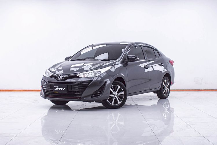 รถ Toyota Yaris ATIV 1.2 Mid สี เทา