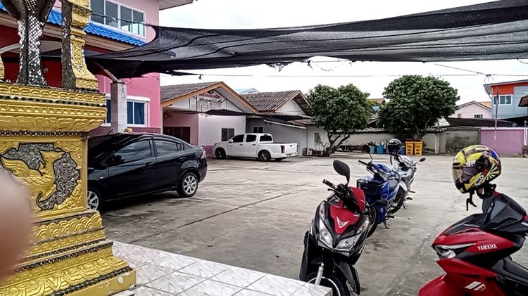 มีบางส่วน ขายบ้าน2ชั้นพร้อมห้องแถวชั้นเดียว2หลัง8ห้อง 396 ตรว. จอดรถยนต์ได้15-20คัน เจ้าของขายเอง ค่าโอนเจ้าของออกเอง  รูปที่ 4