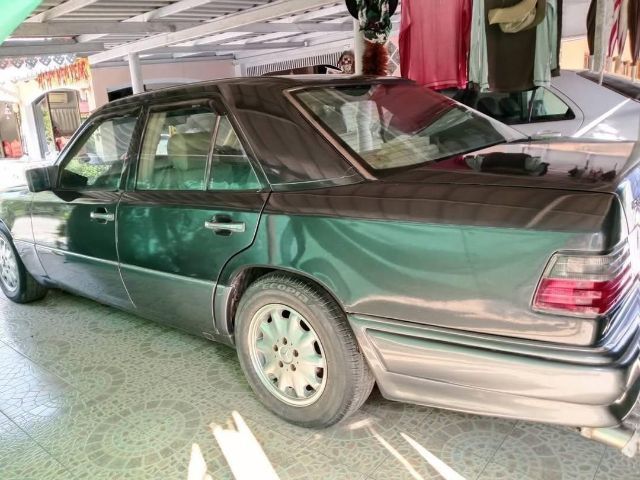 รถ Mercedes-Benz E-Class E280 สี ดำ