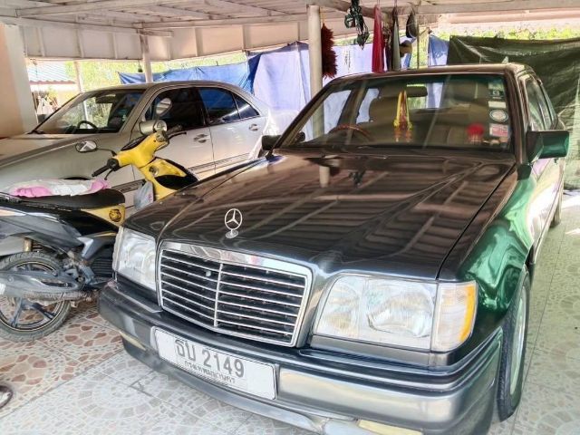 Mercedes-Benz E-Class 1995 E280 Sedan เบนซิน ไม่ติดแก๊ส เกียร์อัตโนมัติ ดำ รูปที่ 4