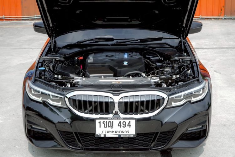 BMW Series 3 2020 330e Sedan เบนซิน ไม่ติดแก๊ส เกียร์อัตโนมัติ ดำ รูปที่ 4