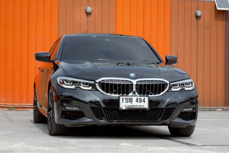 รถ BMW Series 3 330e สี ดำ