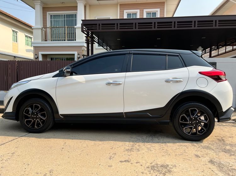 Toyota Yaris 2020 1.2 High Cross Sedan เบนซิน ไม่ติดแก๊ส เกียร์อัตโนมัติ ขาว รูปที่ 4