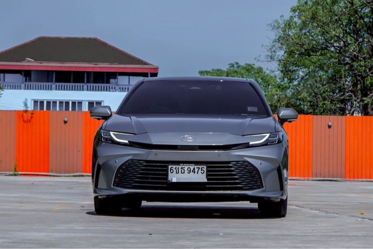 รถ Toyota Camry 2.5 HEV Premium สี เทา
