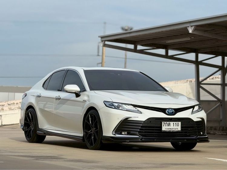 Toyota Camry 2018 2.5 HEV Premium Luxury Sedan ปลั๊กอินไฮบริด (PHEV) ไม่ติดแก๊ส เกียร์อัตโนมัติ ขาว