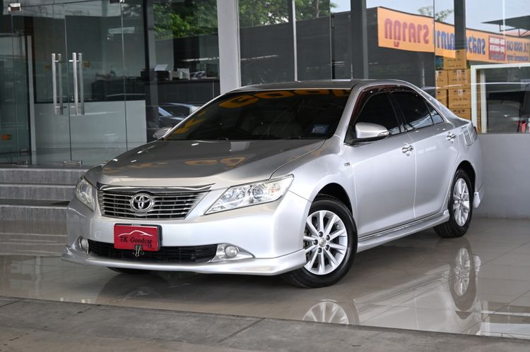 รถ Toyota Camry 2.0 G สี บรอนซ์เงิน