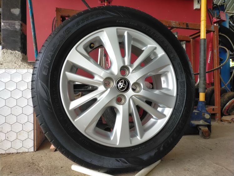 แม็กโตโยต้า ขอบ15 สีเดิม พร้อมยางดันลอป 185 60 15 ปี23 ใส่ vios yaris รูปที่ 3