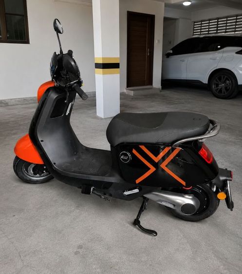 ยี่ห้ออื่น รุ่นอื่นๆ ชายมอเตอร์ไซค์ไฟฟ้า EM Qarez 2000w รถมีทะเบียน วิ่งถนนใหญ่ได้ ซื้อธันวาคม ปี2025 วิ่งได้ 75โลต่อชาร์จ ไม่มีแบต เอาแบตด้วย เพิ่ม 8000 บาท สีดำแดง วิ่งแค่ 30โล หรือแลกไอโฟน 16 17 ได้  มีทะเบียน นัดเจอรับรถ รามอินทรา109 ประกันมอเตอร์  แบตเตอรี่ ยังมีอยู่