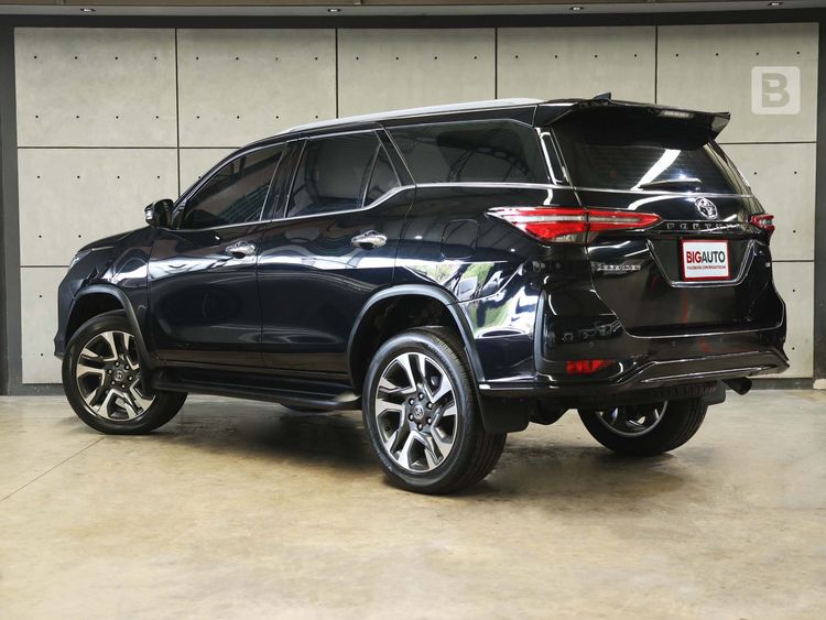 Toyota Fortuner 2022 2.8 LEGENDER 2WD AT Utility-car ดีเซล ไม่ติดแก๊ส เกียร์อัตโนมัติ ดำ รูปที่ 3
