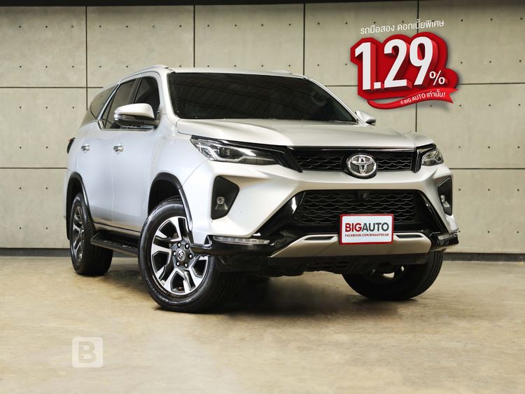 รถ Toyota Fortuner 2.4 Leader V 4WD สี บรอนซ์เงิน
