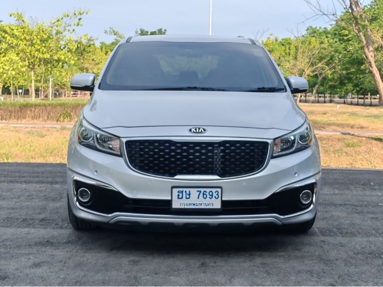 Kia Grand Carnival 2017 2.2 EX Van ดีเซล ไม่ติดแก๊ส เกียร์อัตโนมัติ เทา รูปที่ 2