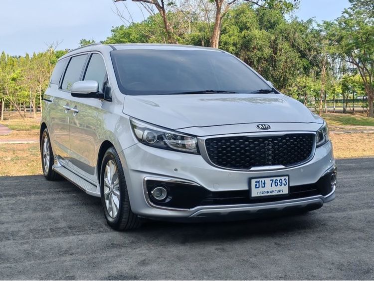รถ Kia Grand Carnival 2.2 EX สี เทา