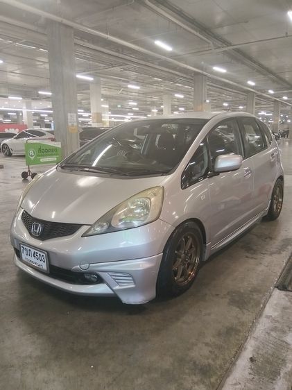 รถ Honda Jazz 1.5 V i-VTEC สี เทา