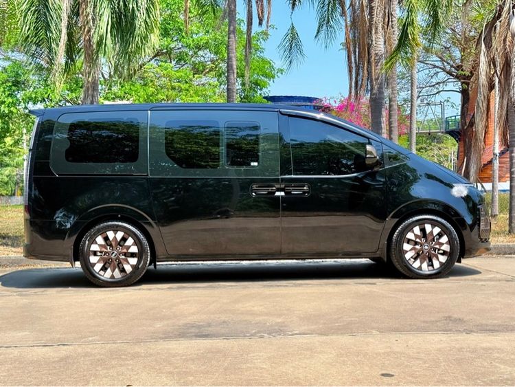 Hyundai Staria 2022 2.2 Premium with sunroof Van ดีเซล เกียร์อัตโนมัติ ดำ