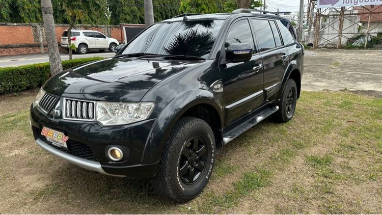 รถ Mitsubishi Pajero Sport 3.2 GT 4WD สี ดำ