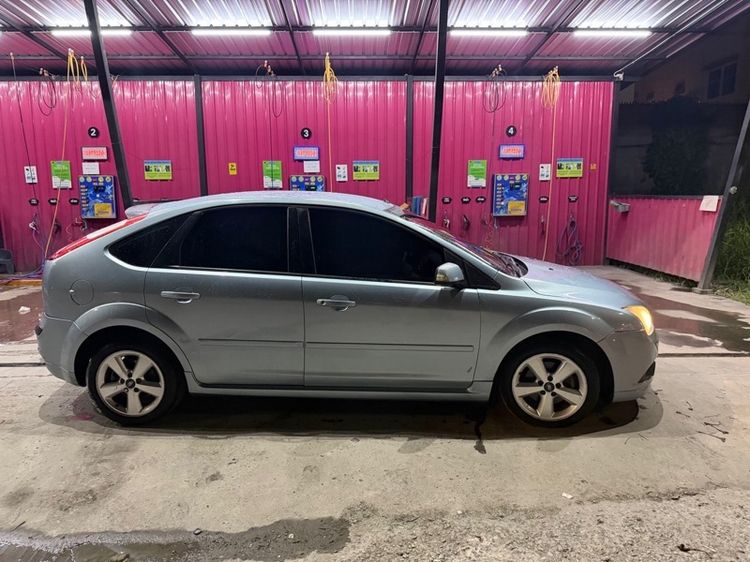 รถ Ford Focus 1.8 Finesse สี เบจ