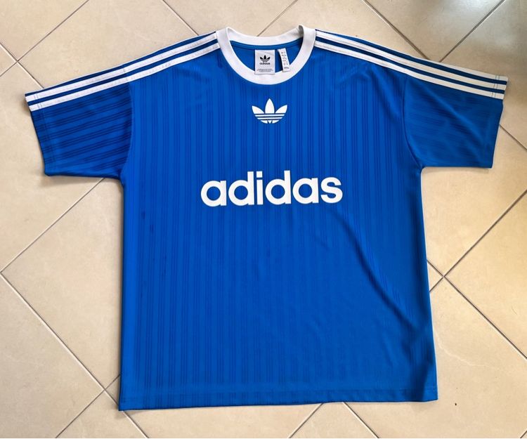 ผู้ชาย ฟ้า เสื้อยืด เสื้อกีฬา adidas รุ่นนำเข้า ผ้าลายในตัว สภาพใหม่มาก ใส่ไม่กี่หน Size XL