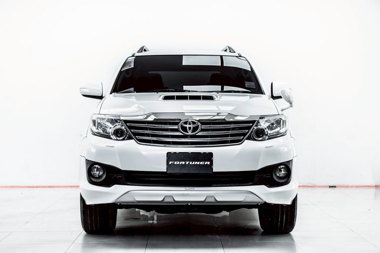 Toyota Fortuner 2014 3.0 TRD Sportivo 4WD Utility-car ดีเซล ไม่ติดแก๊ส เกียร์อัตโนมัติ ขาว รูปที่ 4