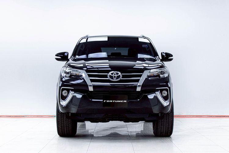 Toyota Fortuner 2017 2.4 V Utility-car ดีเซล ไม่ติดแก๊ส เกียร์อัตโนมัติ ดำ รูปที่ 4