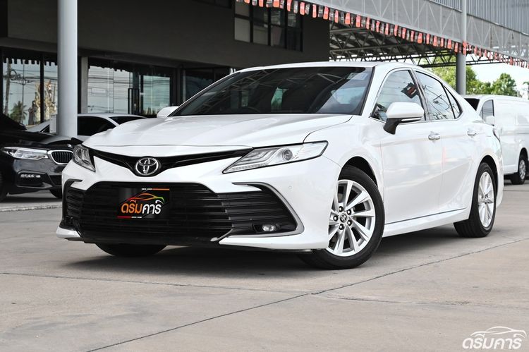รถ Toyota Camry 2.5 Sport สี ขาว