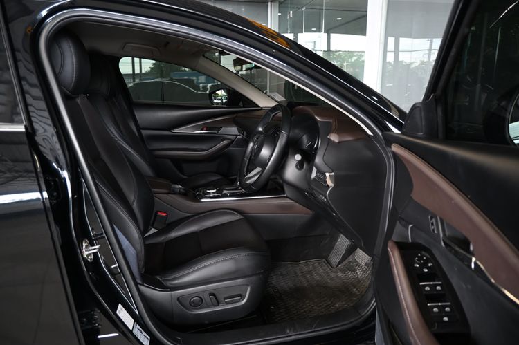 Mazda CX-30 2023 2.0 C Utility-car เบนซิน ไม่ติดแก๊ส เกียร์อัตโนมัติ ดำ รูปที่ 3