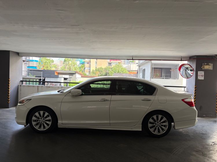 Honda Accord 2015 2.0 EL i-VTEC Sedan เบนซิน ขาว รูปที่ 3