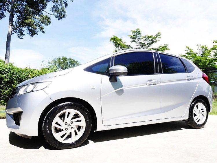 รถ Honda Jazz 1.5 V i-VTEC สี บรอนซ์เงิน