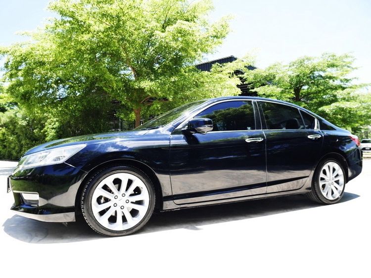 รถ Honda Accord 2.4 Tech สี ดำ