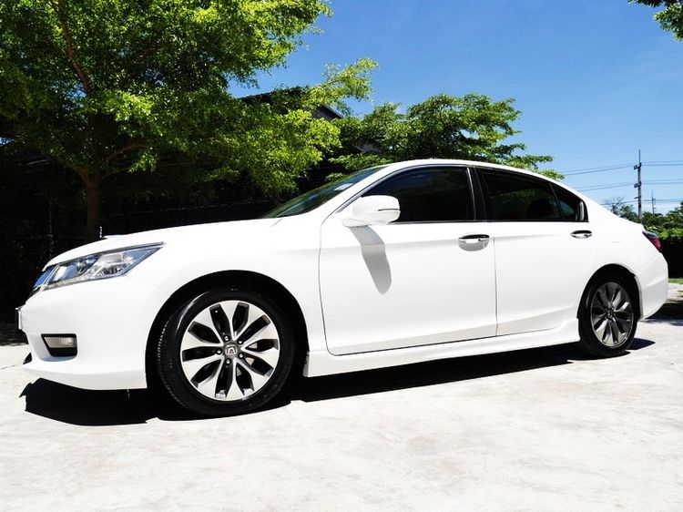 รถ Honda Accord 2.4 EL i-VTEC สี ขาว