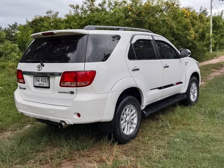 รถ Toyota Fortuner 3.0 Exclusive V 4WD สี ขาว