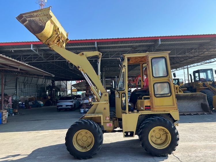 รถตักล้อยาง MITSUBISHI  รุ่น WS300 บุ้งกี๋ 0.5 คิว ยกสูง 3 เมตร รถเก่านอกนำเข้า 