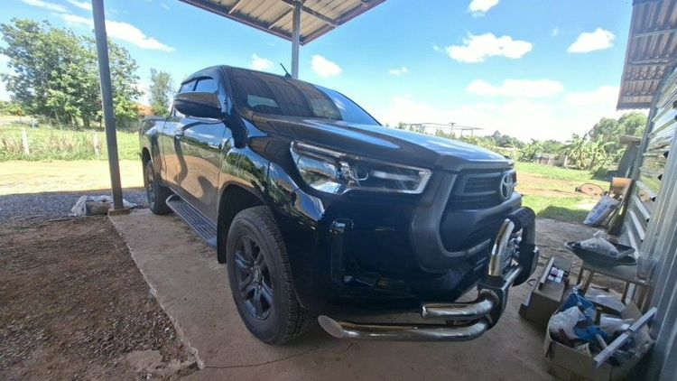 รถ Toyota Hilux Revo 2.4 Prerunner Mid สี ดำ