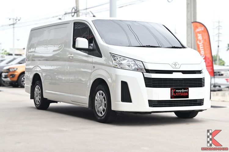 Toyota Hiace 2021 2.8 economy Van ดีเซล ไม่ติดแก๊ส เกียร์ธรรมดา ขาว
