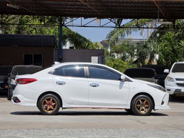 Toyota Yaris ATIV 2020 1.2 Sport Premium Sedan เบนซิน ไม่ติดแก๊ส เกียร์อัตโนมัติ ขาว รูปที่ 2