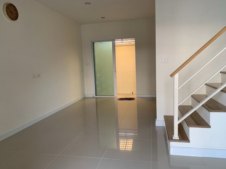 Pruksa ไม่มี 2015 🏡 ทาวน์เฮ้าส์ 2 ชั้น วิลเลตไลท์ พัฒนาการ 38 🎇 3 นอน 2 น้ำ บ้านสวย ทำเลดี หมู่บ้านเงียบสงบ🌿 ปลอดภัย ราคาพิเศษ✅ รูปที่ 3