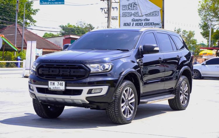 รถ Ford Everest 2.2 Titanium Plus สี ดำ