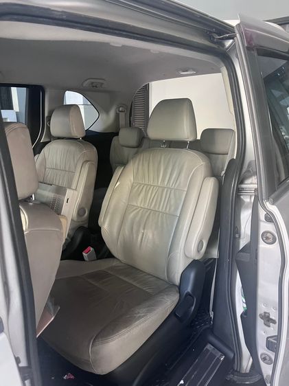 รถ Honda Freed 1.5 E สี เทา