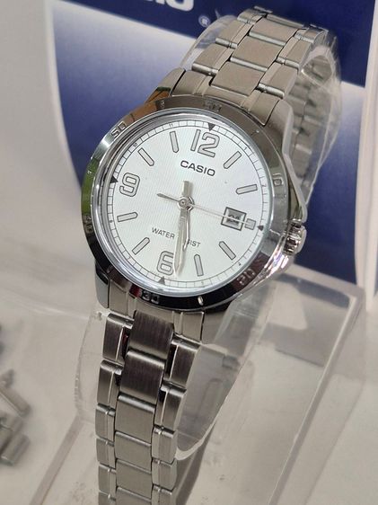 Casio LTP-V004D นาฬิกาข้อมือผู้หญิง สายสแตนเลส หน้าปัดเงิน กล่องใบรับประกันครบ