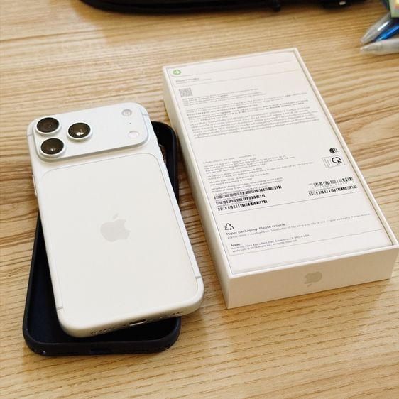 มือสอง iPhone 17 Pro Max ความจุ 256 GB สี Silver ขาวเครื่องใหม่มากๆ ไร้ตำหนิ ประกันเหลือ