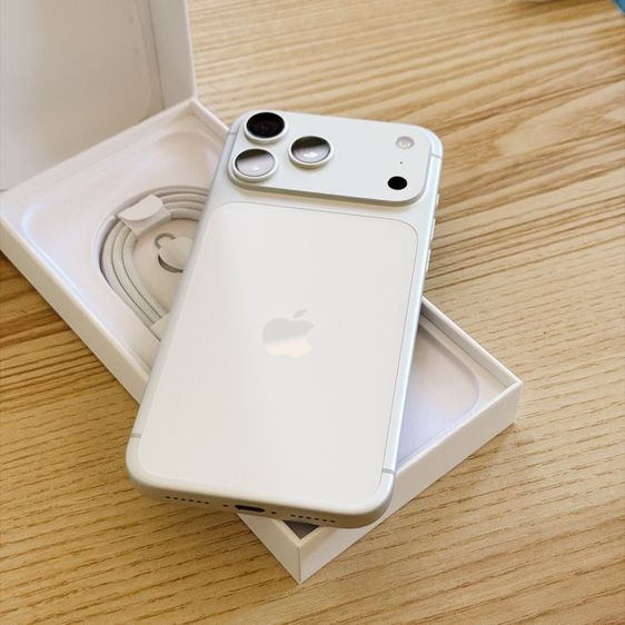 มือสอง iPhone 17 Pro Max ความจุ 256 GB สี Silver ขาวเครื่องใหม่มากๆ ไร้ตำหนิ ประกันเหลือ รูปที่ 4