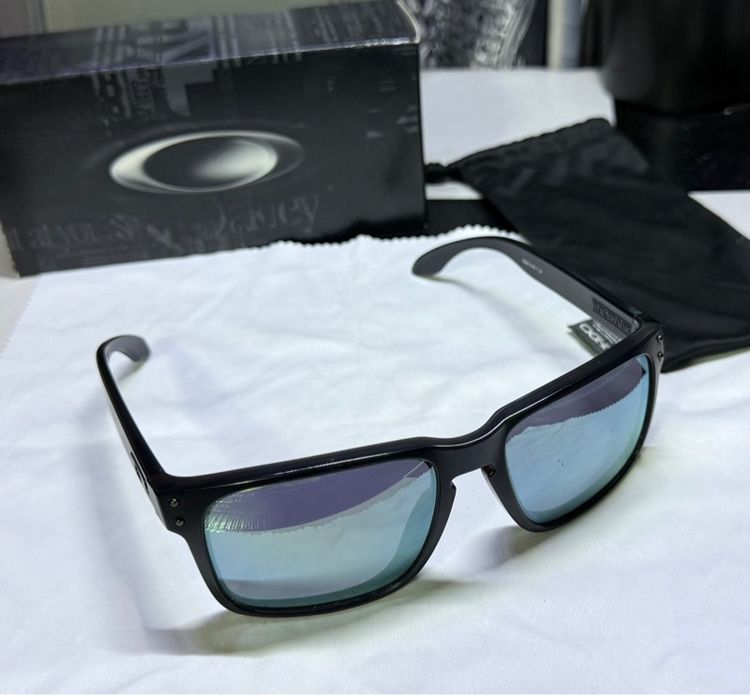 ขายแว่นตากันแดด มือสอง Oakley รุ่น Holbrook ปี 2017 