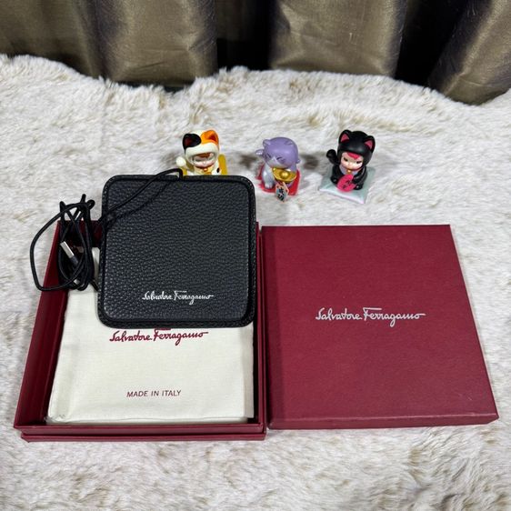 แท่นชาร์จไร้สาย  Salvatore Ferragamo 