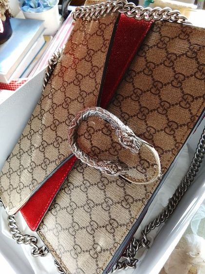 🔥 Gucci Dionysus GG Supreme สวยหรู ดูแพงมาก
สายโซ่เงิน  ภายในกำมะหยี่แดง รุ่นฮิตตลอดกาล  รูปที่ 2