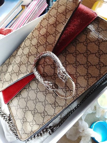 🔥 Gucci Dionysus GG Supreme สวยหรู ดูแพงมาก
สายโซ่เงิน  ภายในกำมะหยี่แดง รุ่นฮิตตลอดกาล 